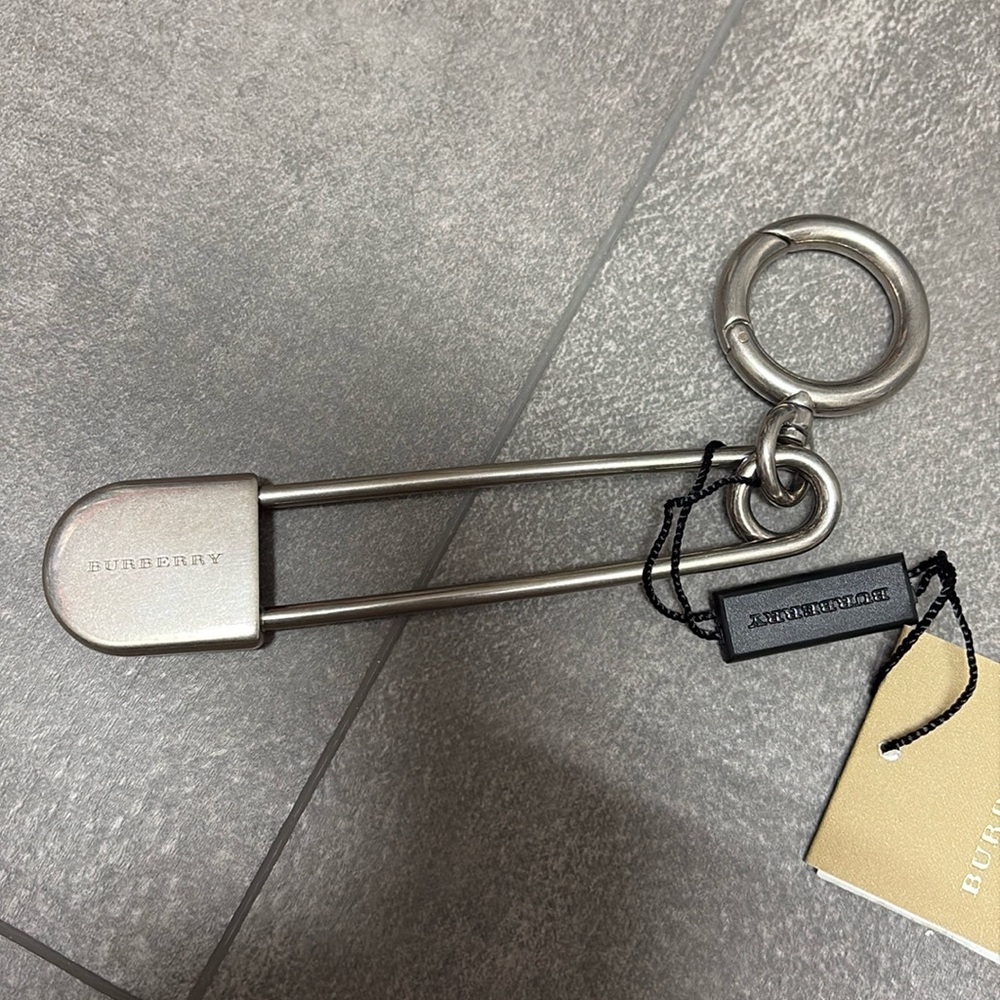 BNWT Burberry Kilt Pin Key Charm